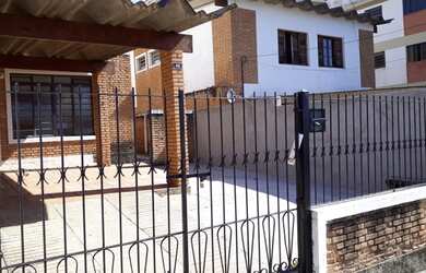 Imagem: A casa possui 2 Dormitórios, 2 Banheiros, 1 Vaga na garagem