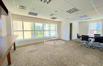 Imagem: O depósito possui 3 Vagas na garagem, 126m² de Área e está