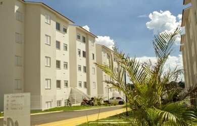 Imagem: O apartamento possui 2 Dormitórios, 1 Banheiro, 1 Vaga na garagem