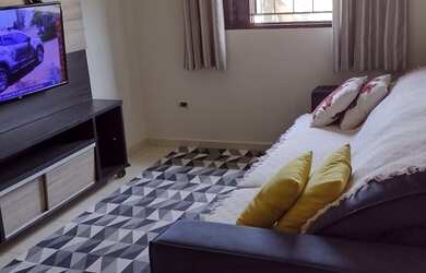 Imagem: A casa possui 2 Dormitórios, 1 Banheiro, 1 Vaga na garagem