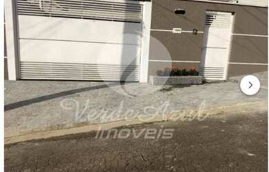 Imagem: A casa possui 3 Dormitórios, 3 Banheiros, 3 Vagas na garagem