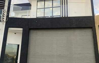 Imagem: A casa possui 3 Dormitórios, 3 Banheiros, 2 Vagas na garagem