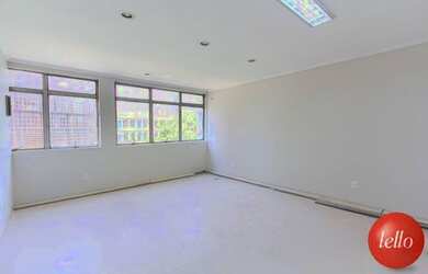 Imagem: O depósito possui 1 Vaga na garagem, 120m² de Área e está