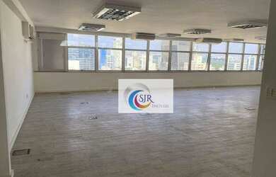 Imagem: O depósito possui 4 Vagas na garagem e 283m² de Área e está