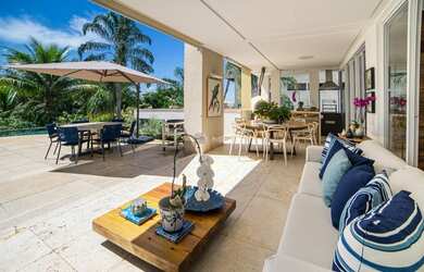 Imagem: A casa possui 4 Dormitórios, 5 Banheiros, 5 Vagas na garagem