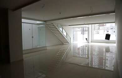 Imagem: O depósito possui 5 Vagas na garagem, 412m² de Área, Imóvel