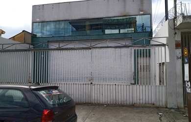 Imagem: O depósito possui 4 Vagas na garagem, 300m² de Área e está