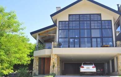 Imagem: A casa em condomínio possui 4 Dormitórios, 5 Banheiros, 5