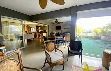 Imagem: A casa em condomínio possui 3 Dormitórios, 4 Banheiros e 320m²