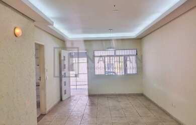 Imagem: A casa possui 3 Dormitórios, 2 Banheiros, 3 Vagas na garagem