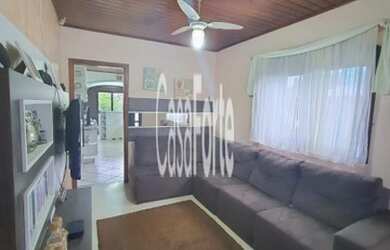 Imagem: A casa possui 3 Dormitórios, 2 Banheiros, 4 Vagas na garagem