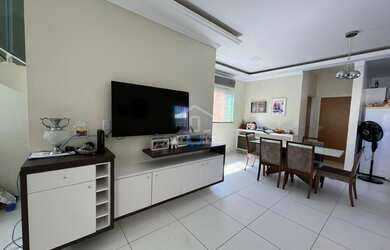 Imagem: A casa possui 4 Dormitórios, 3 Banheiros, 2 Vagas na garagem