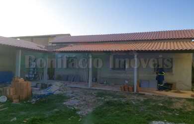 Imagem: A casa à venda possui 2 Dormitórios, 3 Banheiros, 2 Vagas