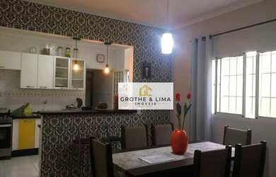 Imagem: A casa possui 3 Dormitórios, 2 Banheiros, 2 Vagas na garagem