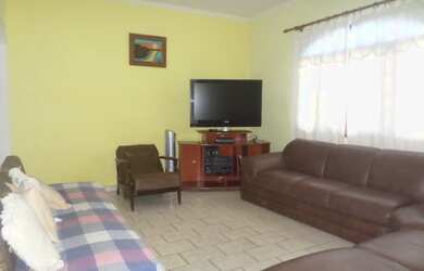 Imagem: A casa e possui 2 Dormitórios, Suítes, 3 Banheiros, 2 Vagas