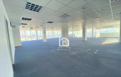 Imagem: O depósito possui 5 Vagas na garagem, 823m² de Área e está