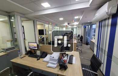 Imagem: O depósito possui 4 Vagas na garagem e 175m² de Área e está