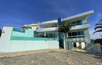 Imagem: A casa em condomínio possui 5 Dormitórios, 5 Banheiros, 5