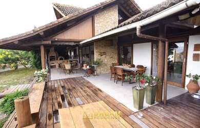 Imagem: A casa em condomínio possui 4 Dormitórios, 5 Banheiros, 2