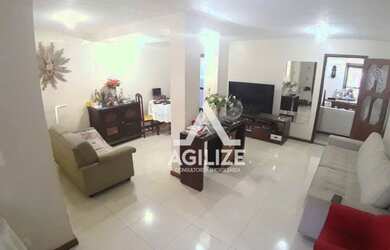 Imagem: A casa possui 3 Dormitórios, 2 Banheiros, 2 Vagas na garagem