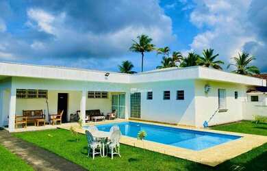 Imagem: A casa possui 5 Dormitórios, 5 Banheiros, 4 Vagas na garagem