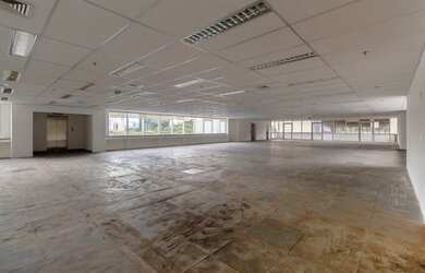 Imagem: O depósito possui 5 Vagas na garagem, 1.008m² de Área e