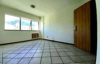 Imagem: O depósito possui 1 Vaga na garagem, 59m² de Área e está