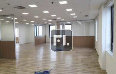 Imagem: O depósito possui 4 Vagas na garagem, 203m² de Área e está