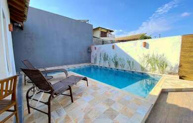 Imagem: A casa possui 3 Dormitórios, 3 Banheiros, 1 Vaga na garagem