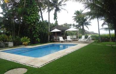 Imagem: A casa possui 5 Dormitórios, 5 Banheiros, 700m² de Área e