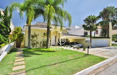 Imagem: A casa em condomínio possui 4 Dormitórios, 5 Banheiros, 4