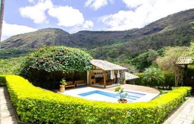 Imagem: A casa em condomínio à venda possui 5 Dormitórios, 5 Banheiros