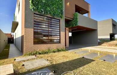 Imagem: A casa em condomínio possui 4 Dormitórios, 4 Banheiros, 4