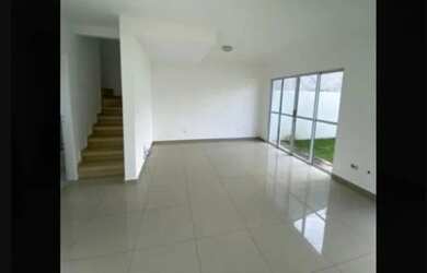 Imagem: A casa em condomínio possui 3 Dormitórios, 2 Banheiros, 2