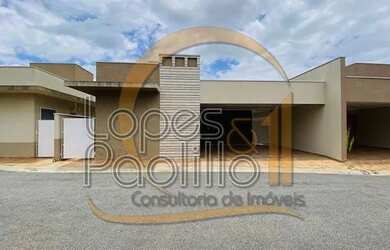 Imagem: A casa em condomínio possui 3 Dormitórios, 1 Banheiro, 2 Vagas