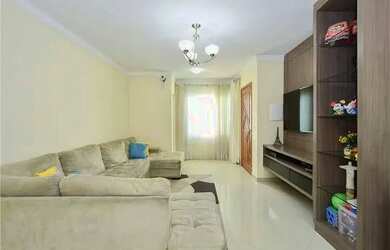 Imagem: A casa possui 3 Dormitórios, 2 Banheiros, 1 Vaga na garagem