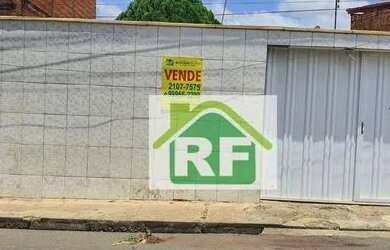 Imagem: A casa possui 2 Dormitórios, 2 Banheiros e 103m² de Área