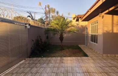 Imagem 2: Aluga-se casa. 3 Vagas na garageme3 Dormitórios