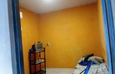 Imagem: A casa possui 1 Dormitório, 1 Banheiro, 1 Vaga na garagem