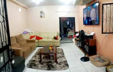 Imagem: A casa possui 3 Dormitórios, 4 Banheiros, 2 Vagas na garagem