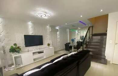 Imagem: A casa possui 4 Dormitórios, 3 Banheiros e 194m² de Área