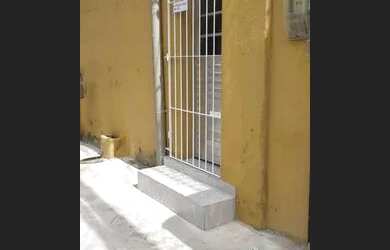 Imagem: A casa possui 1 Dormitório e 1 Banheiro e está localizado