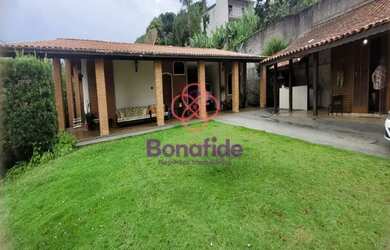 Imagem: A casa possui 3 Dormitórios, 3 Banheiros, 5 Vagas na garagem