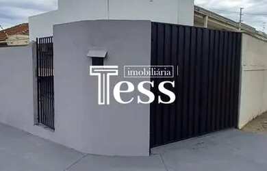 Imagem: O depósito possui 4 Vagas na garagem, 40m² de Área e está