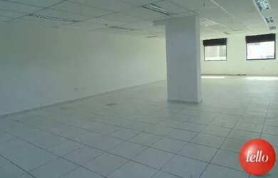 Imagem: O depósito possui 1 Vaga na garagem, 155m² de Área e está