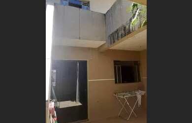 Imagem: A casa possui 2 Dormitórios, 1 Banheiro, 1 Vaga na garagem