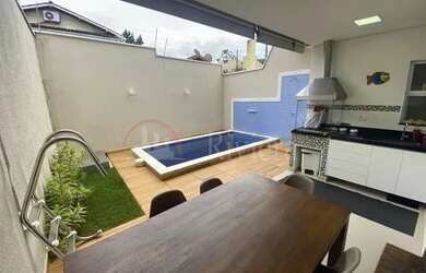 Imagem: A casa em condomínio possui 4 Dormitórios, 4 Banheiros, 3