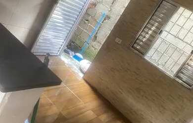 Imagem: A casa possui 2 Dormitórios, 2 Banheiros e está localizado