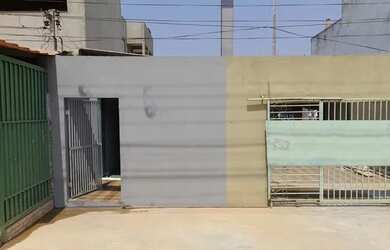 Imagem: A casa possui 1 Dormitório, 1 Banheiro e está localizado