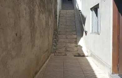 Imagem: A casa possui 3 Dormitórios, 3 Banheiros, 2 Vagas na garagem